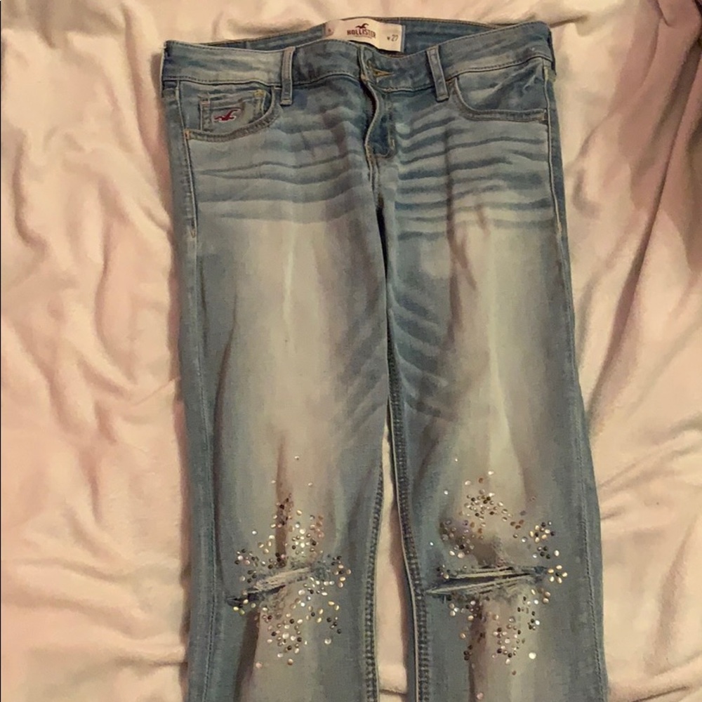 Skinny Jeans with rips in knees